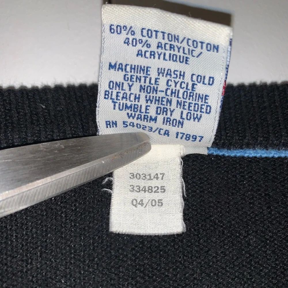 Vintage Y2K Old Navy Men’s V-Neck Sweater Size XL